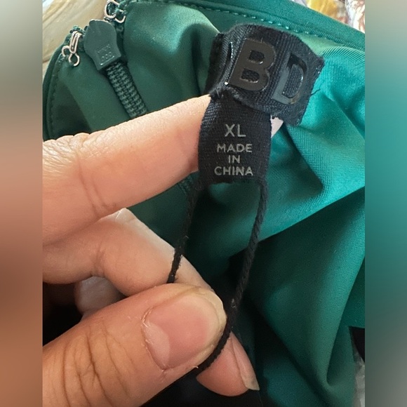 NWT NBD Elektra Gown in Emerald Green - Picture 3 of 7